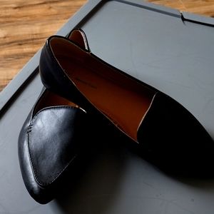 Black flat shoes